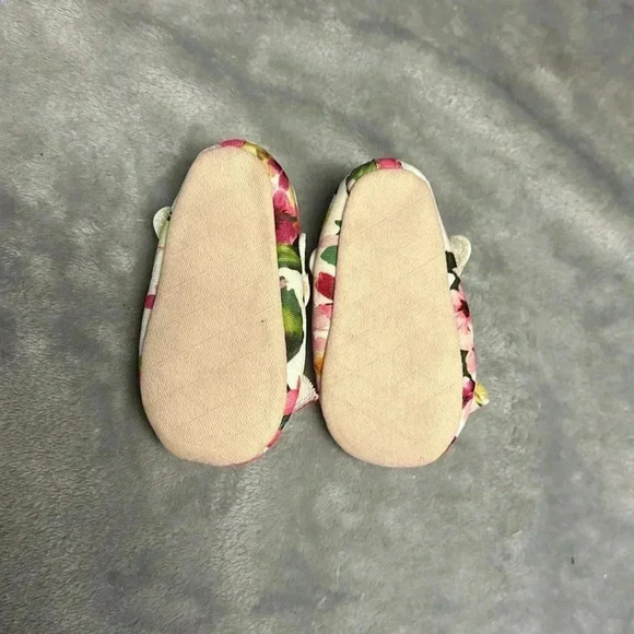 Baker by Ted Baker - White Floral Mary Jane Padders. Size 6-12 months - Picture 6 of 6